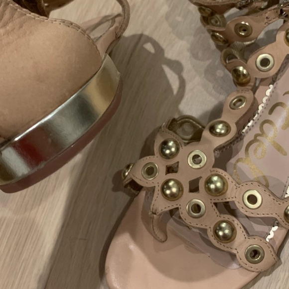 Sam Edelman Tan Gladiator with Gold Studs - Picture 4 of 5